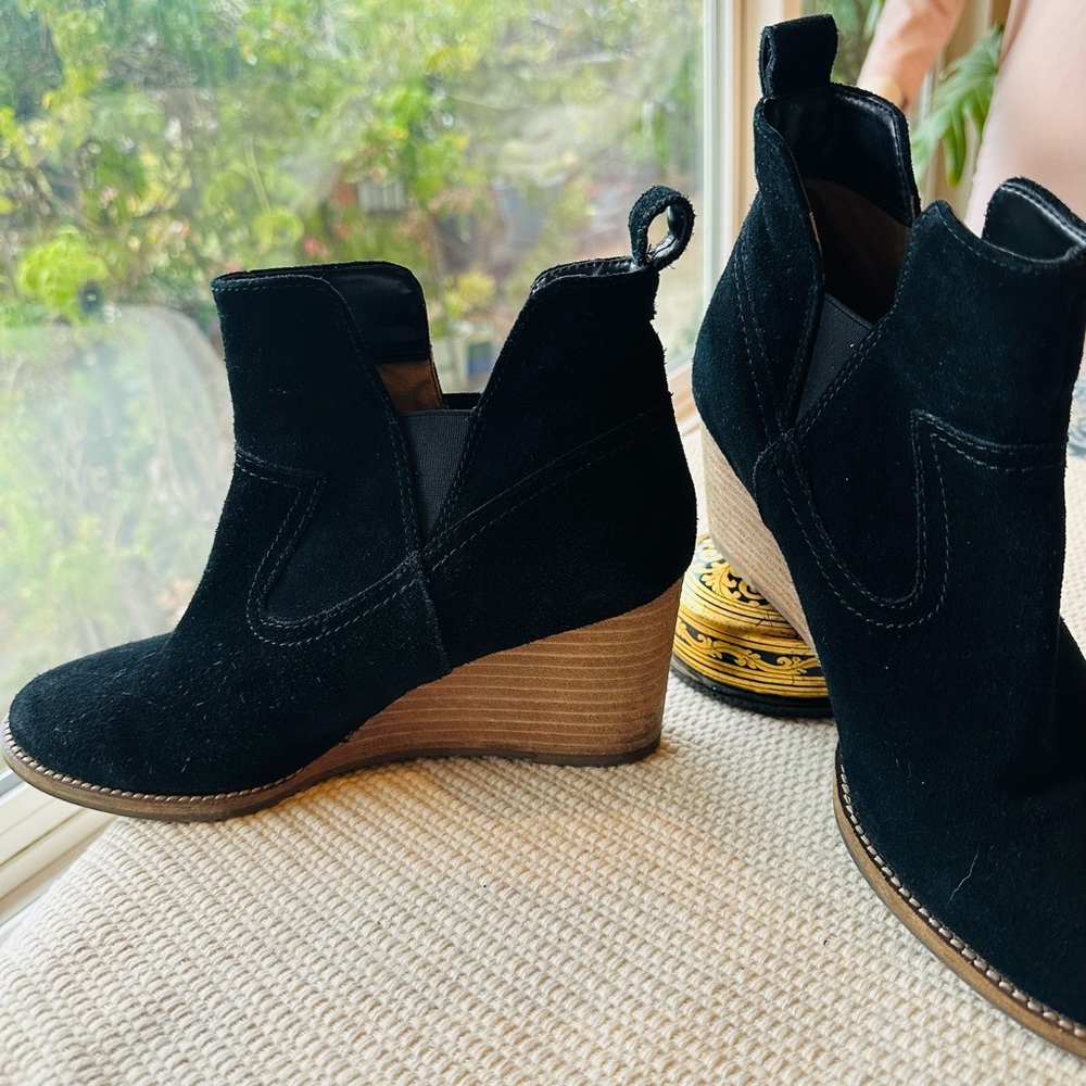 Blondo water repellent suede wedge ankle boots